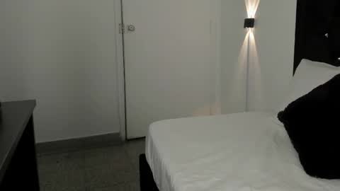 Snapshot of gisell_antonella chatting on 02/10/26, 12:53 Gisell online show from 02/10/26, 12:53