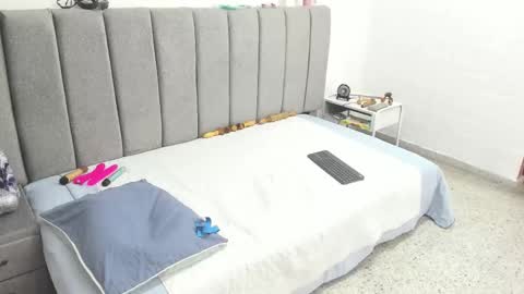 giselle_james online show from 02/18/26, 08:16