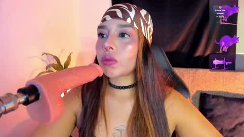 Snapshot of giselle_messydoll chatting on 05/03/26, 01:55 Giselle online show from 05/03/26, 01:55