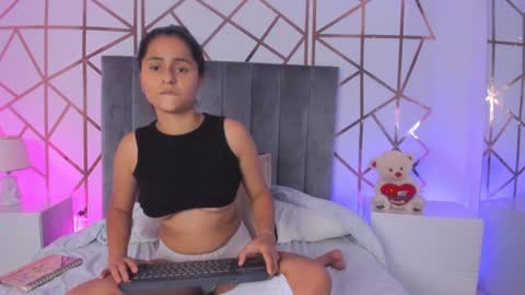 GISELLE ROLDAN online show from 02/07/25, 05:51