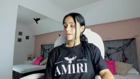 GISELLE ROLDAN online show from 10/11/25, 04:22