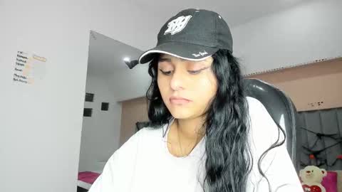 GISELLE ROLDAN online show from 10/16/25, 04:13