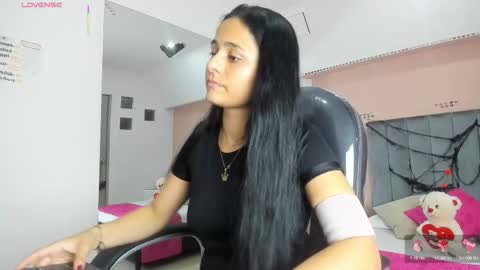 GISELLE ROLDAN online show from 10/23/25, 05:29