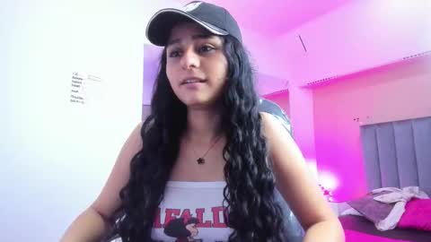 GISELLE ROLDAN online show from 01/14/26, 04:18