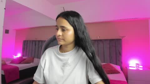 GISELLE ROLDAN online show from 04/10/26, 02:44