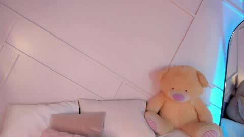 GisellePalmer  online show from 05/17/26, 06:48