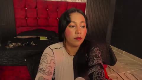 gisellholden_ online show from 11/23/25, 09:25