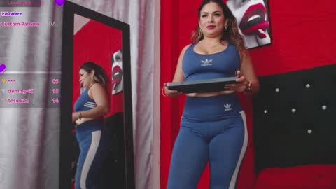 Snapshot of gissellsaenz chatting on 01/26/25, 01:09 Gissell Saenz online show from 01/26/25, 01:09