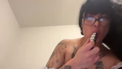 Snapshot of gisstranss chatting on 11/01/25, 04:03 gisstranss online show from 11/01/25, 04:03