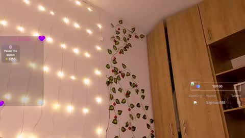 Snapshot of giuliacash chatting on 12/04/25, 01:53 GiuliaCash online show from 12/04/25, 01:53