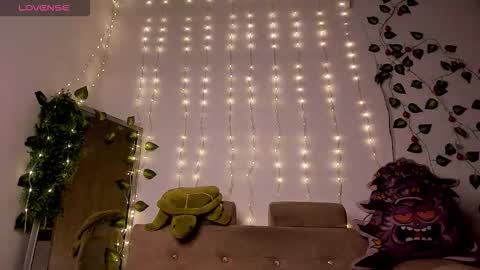 Snapshot of giuliacash chatting on 12/17/25, 12:22 GiuliaCash online show from 12/17/25, 12:22