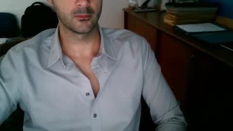 giuseppevai1 online show from 10/31/25, 11:55