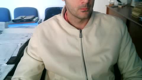 Snapshot of giuseppevai1 chatting on 04/20/26, 07:33 giuseppevai1 online show from 04/20/26, 07:33