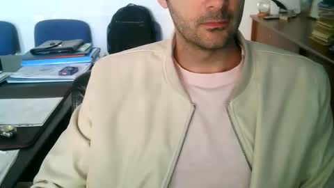Snapshot of giuseppevai1 chatting on 04/24/26, 09:01 giuseppevai1 online show from 04/24/26, 09:01
