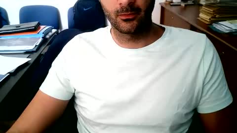 Snapshot of giuseppevai1 chatting on 06/10/26, 01:21 giuseppevai1 online show from 06/10/26, 01:21