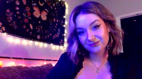 Snapshot of givemesweetdreams chatting on 12/26/24, 01:29 givemesweetdreams online show from 12/26/24, 01:29