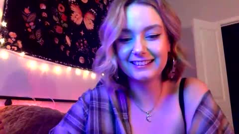 Snapshot of givemesweetdreams chatting on 01/24/25, 03:22 givemesweetdreams online show from 01/24/25, 03:22