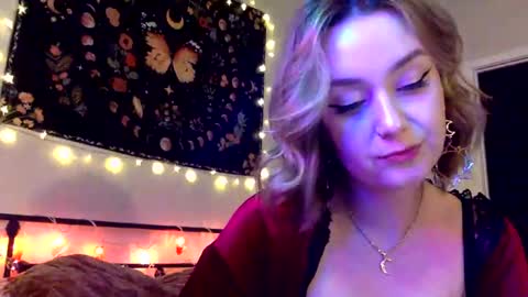 Snapshot of givemesweetdreams chatting on 02/19/25, 01:08 givemesweetdreams online show from 02/19/25, 01:08