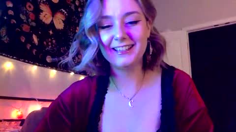 Snapshot of givemesweetdreams chatting on 03/04/25, 01:23 givemesweetdreams online show from 03/04/25, 01:23