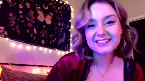 Snapshot of givemesweetdreams chatting on 03/11/25, 12:00 givemesweetdreams online show from 03/11/25, 12:00