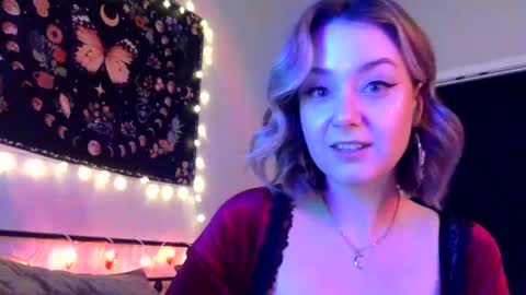 Snapshot of givemesweetdreams chatting on 03/11/25, 03:05 givemesweetdreams online show from 03/11/25, 03:05