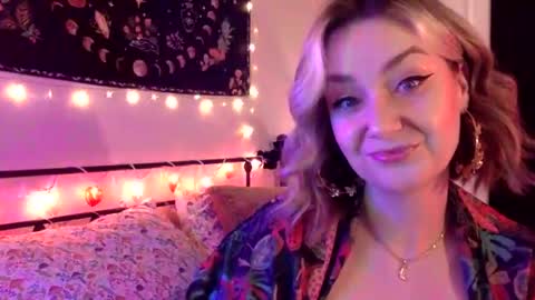 Snapshot of givemesweetdreams chatting on 09/08/25, 11:59 givemesweetdreams online show from 09/08/25, 11:59