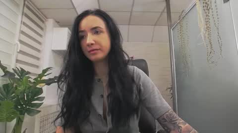 Snapshot of glamkate chatting on 12/15/25, 04:28 online show from 12/15/25, 04:28