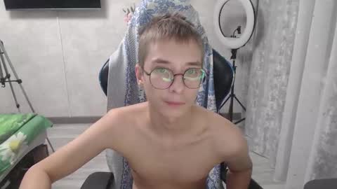 Snapshot of glasses_cat chatting on 03/01/26, 11:51 Eugene and Damian online show from 03/01/26, 11:51