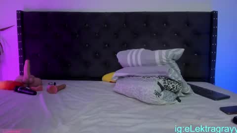 Snapshot of glektragray chatting on 02/24/25, 08:49 Glektra Gray online show from 02/24/25, 08:49