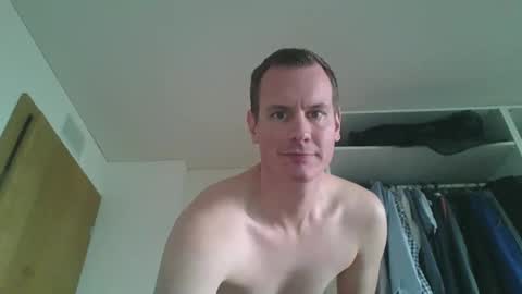 Snapshot of glen_1987 chatting on 12/22/25, 12:35 Mike 1987 online show from 12/22/25, 12:35