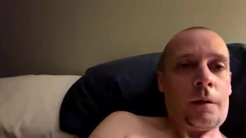 Snapshot of glenclark20 chatting on 09/23/25, 03:26 glenclark20 online show from 09/23/25, 03:26