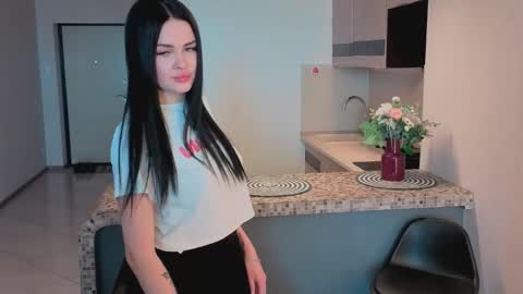 Snapshot of glendasanchez chatting on 02/11/26, 08:30 Sonya online show from 02/11/26, 08:30