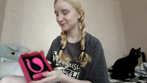 Laura online show from 04/22/26, 08:06