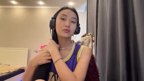 Mia online show from 03/17/26, 10:18