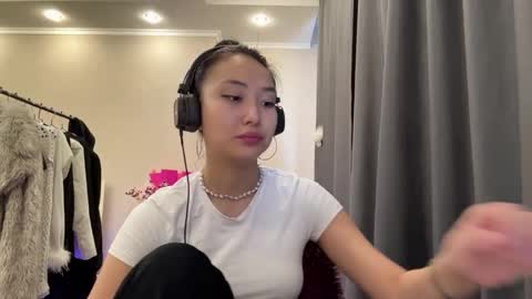 Mia online show from 03/18/26, 10:29