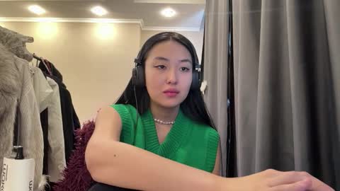 Mia online show from 03/19/26, 09:13