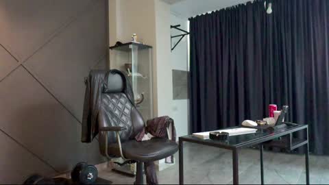 Snapshot of glennmasters chatting on 12/20/24, 06:50 Matthew .. for short call me Matt online show from 12/20/24, 06:50