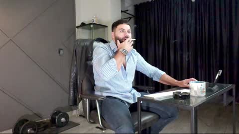 Snapshot of glennmasters chatting on 12/23/24, 02:24 Matthew .. for short call me Matt online show from 12/23/24, 02:24