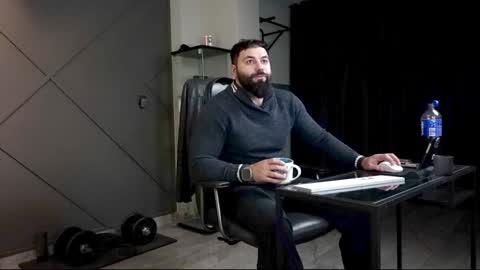 Snapshot of glennmasters chatting on 12/27/24, 08:39 Matthew .. for short call me Matt online show from 12/27/24, 08:39