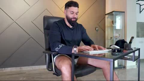 Snapshot of glennmasters chatting on 02/13/25, 09:20 Matthew .. for short call me Matt online show from 02/13/25, 09:20