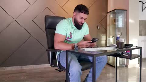 Snapshot of glennmasters chatting on 02/14/25, 01:40 Matthew .. for short call me Matt online show from 02/14/25, 01:40