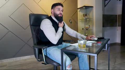 Snapshot of glennmasters chatting on 02/20/25, 11:21 Matthew .. for short call me Matt online show from 02/20/25, 11:21