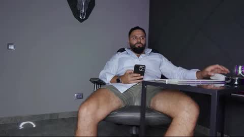 Snapshot of glennmasters chatting on 09/11/25, 06:30 Matthew .. for short call me Matt online show from 09/11/25, 06:30