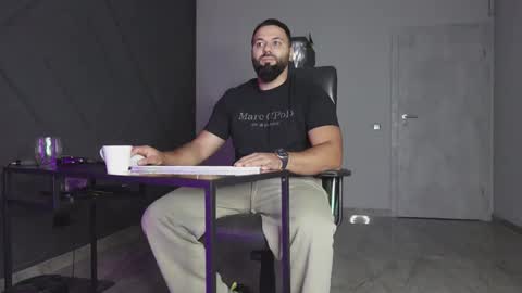 Snapshot of glennmasters chatting on 10/18/25, 05:57 Matthew .. for short call me Matt online show from 10/18/25, 05:57