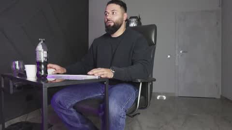 Snapshot of glennmasters chatting on 10/19/25, 07:25 Matthew .. for short call me Matt online show from 10/19/25, 07:25