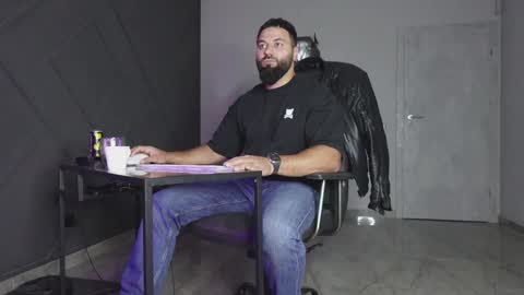 Snapshot of glennmasters chatting on 10/23/25, 09:57 Matthew .. for short call me Matt online show from 10/23/25, 09:57