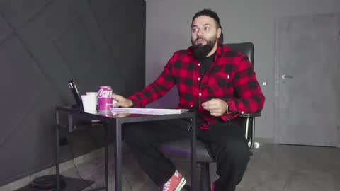 Snapshot of glennmasters chatting on 11/04/25, 01:59 Matthew .. for short call me Matt online show from 11/04/25, 01:59