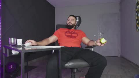 Snapshot of glennmasters chatting on 11/26/25, 04:02 Matthew .. for short call me Matt online show from 11/26/25, 04:02