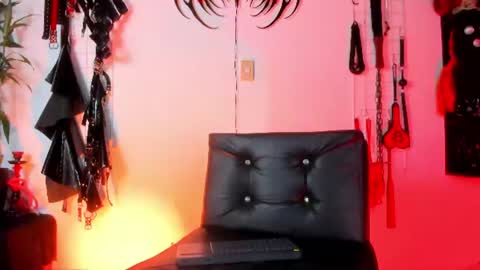 Snapshot of glitch_doll chatting on 07/18/26, 07:28 NYX online show from 07/18/26, 07:28