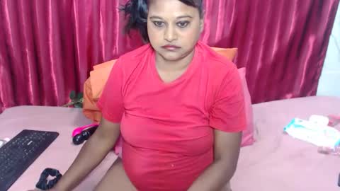 Snapshot of glitter_candy chatting on 01/07/26, 06:43 glitter candy online show from 01/07/26, 06:43